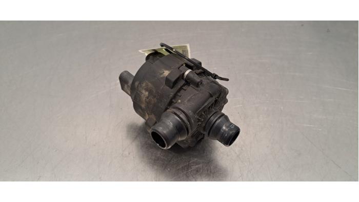 Extra waterpomp BMW iX1