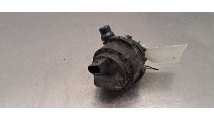 Extra waterpomp BMW iX1