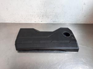 Gebruikte Afdekplaat motor Peugeot 2008 (UD/UK/UR/US/UX) 1.2 Hybrid 136 Prijs € 36,30 Inclusief btw aangeboden door Autohandel Didier