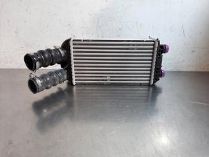 Gebruikte Intercooler Peugeot 2008 (UD/UK/UR/US/UX) 1.2 Hybrid 136 Prijs € 199,65 Inclusief btw aangeboden door Autohandel Didier