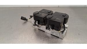 Gebruikte Kleppenblok hydraulisch Audi E-tron (GEN) 55 quattro Prijs € 133,10 Inclusief btw aangeboden door Autohandel Didier