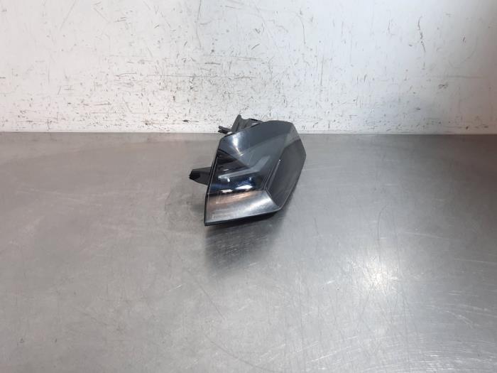 Правий задній ліхтар Peugeot 2008