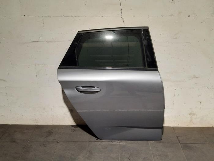 Drzwi prawe tylne wersja 4-drzwiowa Peugeot 308