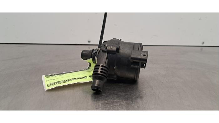 Extra waterpomp BMW iX1