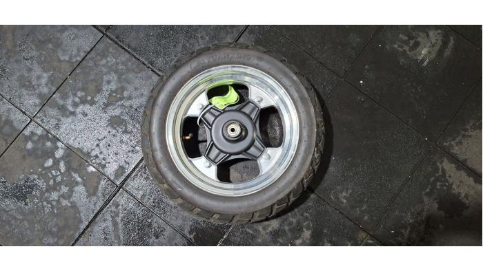Jante + pneumatique  