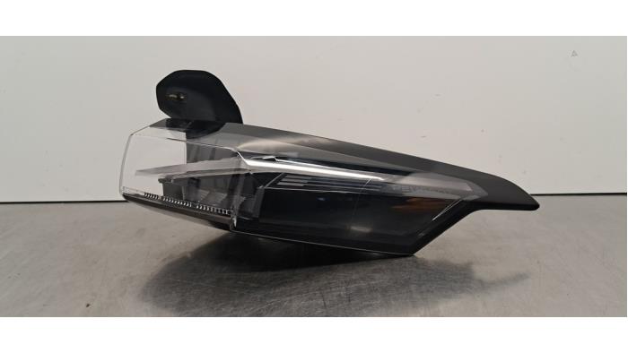 Правий задній ліхтар Peugeot 408