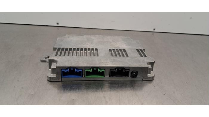 Radio versterker Peugeot 408