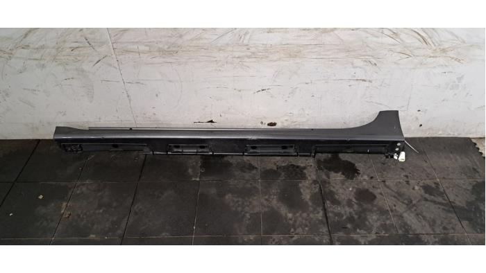 Накладка на лівий поріг Toyota Yaris