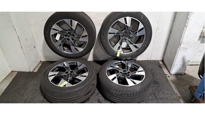 Velgen set + banden Audi E-Tron