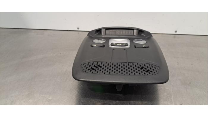 Binnenverlichting voor van een Opel Corsa F (UB/UH/UP) 1.2 Turbo 12V 100 2022