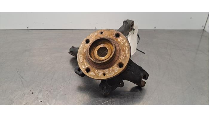 Fusee links-voor Opel Corsa
