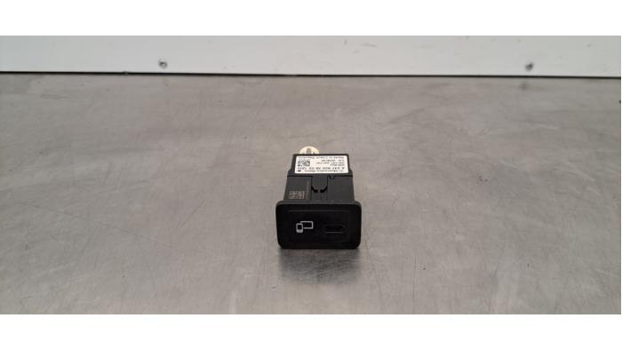 AUX/USB aansluiting Mercedes CLA