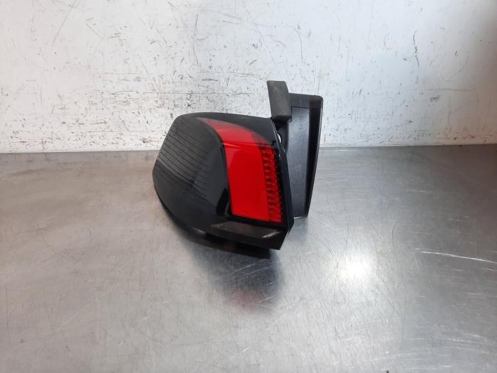 Лівий задній ліхтар Peugeot 5008