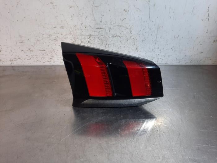 Лівий задній ліхтар Peugeot 5008