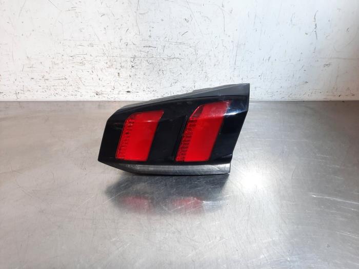 Правий задній ліхтар Peugeot 5008