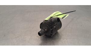 Gebruikte Extra waterpomp BMW 7 serie (G11/12) 740e,Le Prijs € 54,45 Inclusief btw aangeboden door Autohandel Didier