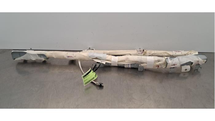 Turvatyynyn päällinen vasemmalle