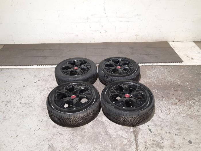 Velgen set + winterbanden DS Automobiles Ds3 Crossback