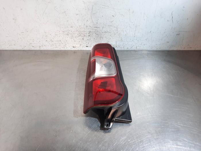 Luz trasera izquierda Peugeot Partner