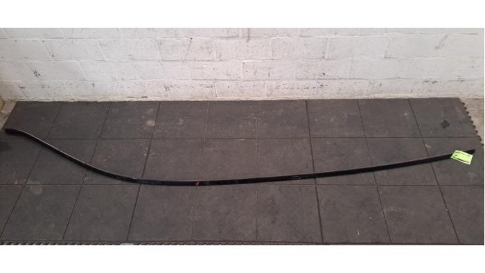 Montant de toit droit Mercedes EQC