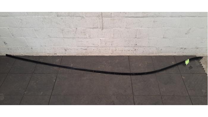 Montant de toit gauche Mercedes EQC