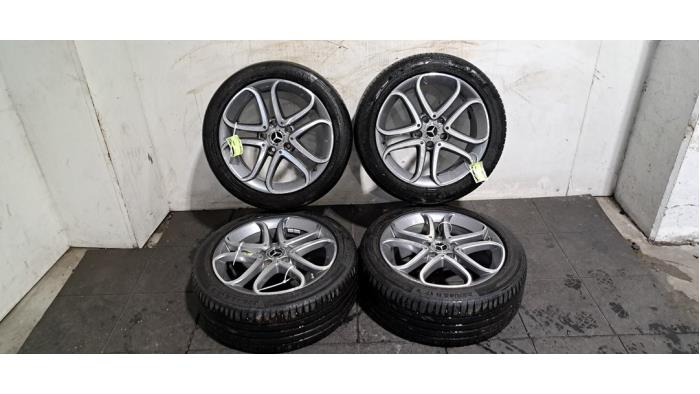 Zestaw obreczy i opon Mercedes A-Klasse