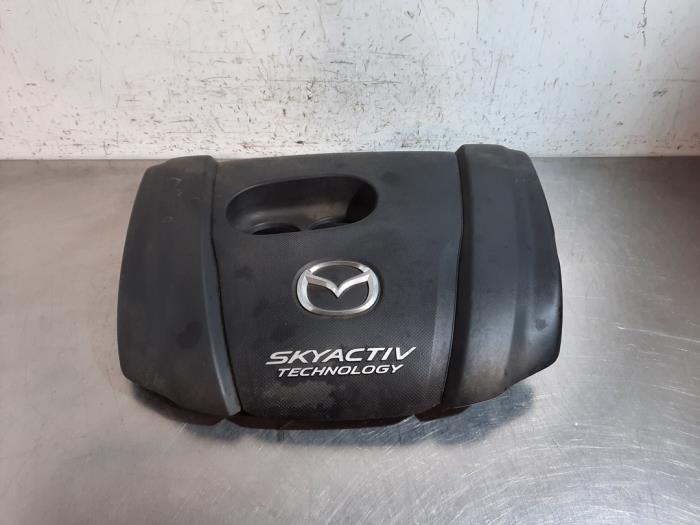 Кришка двигуна Mazda 2.