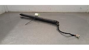 Gebruikte Gasveer links-achter MG HS/EHS I (AS23) 1.5 EHS T-GDI Hybrid Prijs € 133,10 Inclusief btw aangeboden door Autohandel Didier