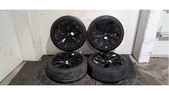 Velgen set + banden Hongqi E-HS9