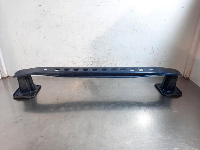 Bumperframe achter Mazda 2.