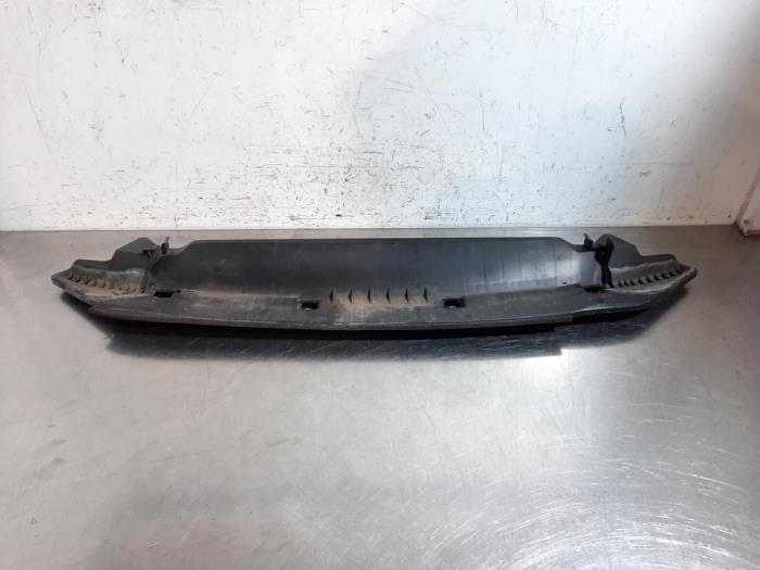 Bumper onderplaat Mazda 2.