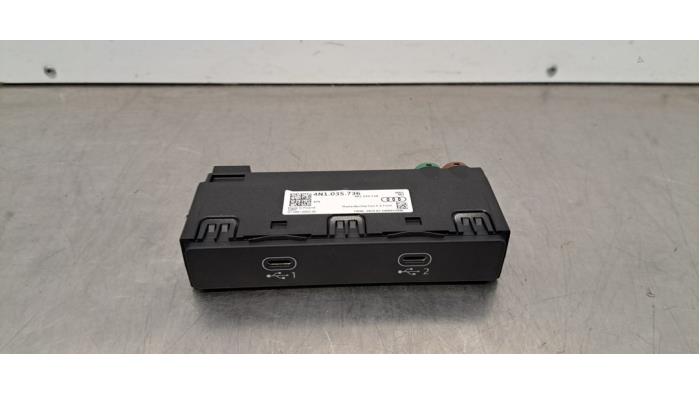 AUX/USB aansluiting Audi E-Tron