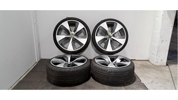 Velgen set + banden Audi A6