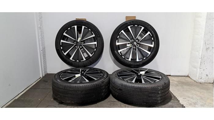 Velgen set + banden DS Automobiles DS4