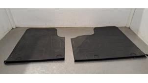 Gebruikte Matten Set Renault Trafic (1FL/2FL/3FL/4FL) 2.0 dCi 16V 130 Prijs € 42,35 Inclusief btw aangeboden door Autohandel Didier