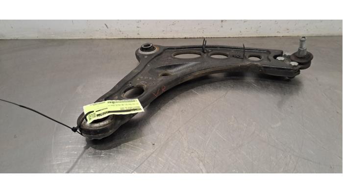 Bras de suspension avant droit Renault Trafic