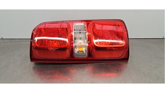 Feu arrière gauche Opel Vivaro