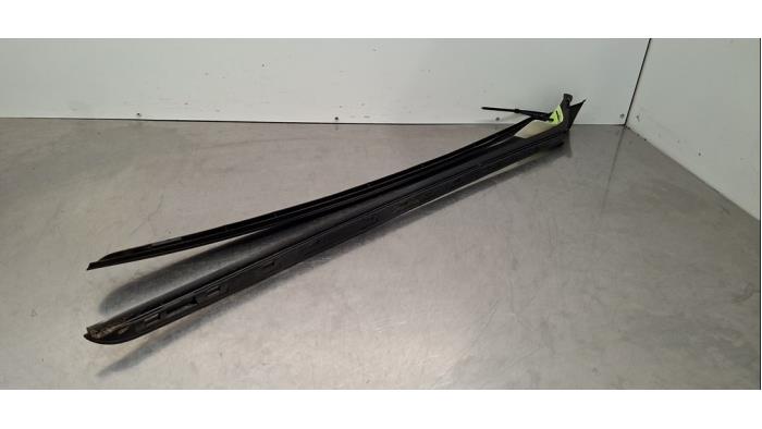 Ensemble Cadre pare-brise Peugeot 408