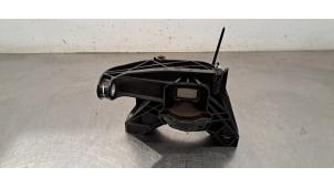 Gebruikte Motorsteun Peugeot 408 1.6 16V HYbrid 180 Prijs € 36,30 Inclusief btw aangeboden door Autohandel Didier