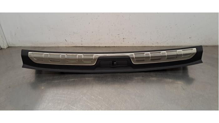 Couverture capteur serrure arrière Peugeot 408