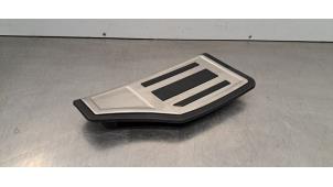 Gebruikte Voetsteun Peugeot 408 1.6 16V HYbrid 180 Prijs € 30,25 Inclusief btw aangeboden door Autohandel Didier