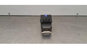 Gebruikte Handrem schakelaar Peugeot Expert e-Expert Prijs € 30,25 Inclusief btw aangeboden door Autohandel Didier