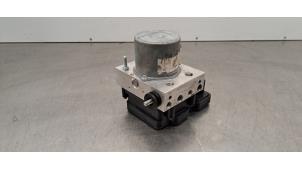 Gebruikte ABS Pomp Renault Master III (FV) 2.3 dCi 150 16V FWD Prijs € 133,10 Inclusief btw aangeboden door Autohandel Didier