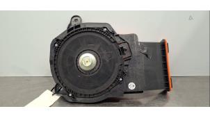 Gebruikte Subwoofer BMW X1 (U11) xDrive 25e 1.5 TwinPower Turbo 12V Prijs € 66,55 Inclusief btw aangeboden door Autohandel Didier