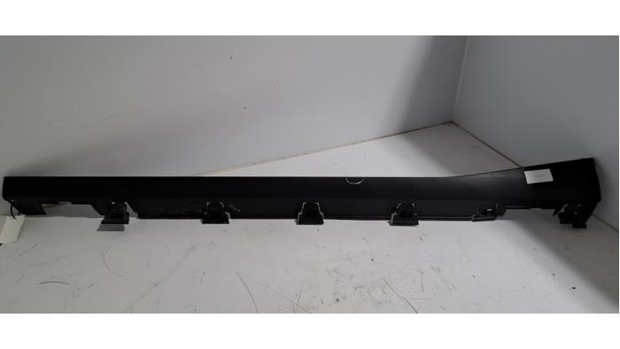 Marche-pied (list de couverture) gauche Citroen C3