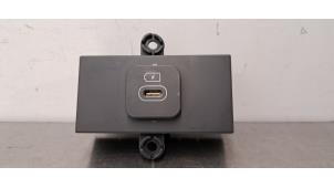 Gebruikte AUX/USB aansluiting Kia EV9 (MV1) 76.1 kWh Prijs € 36,30 Inclusief btw aangeboden door Autohandel Didier