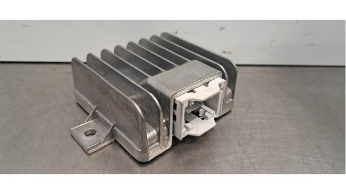 Amplificateur radio Mercedes C-Klasse