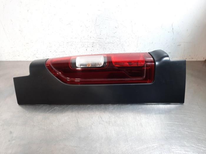 Feu arrière gauche Renault Trafic