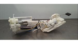 Gebruikte Tank element Pomp Toyota Yaris IV (P21/PA1/PH1) 1.5 12V Hybrid 115 Prijs € 102,85 Inclusief btw aangeboden door Autohandel Didier