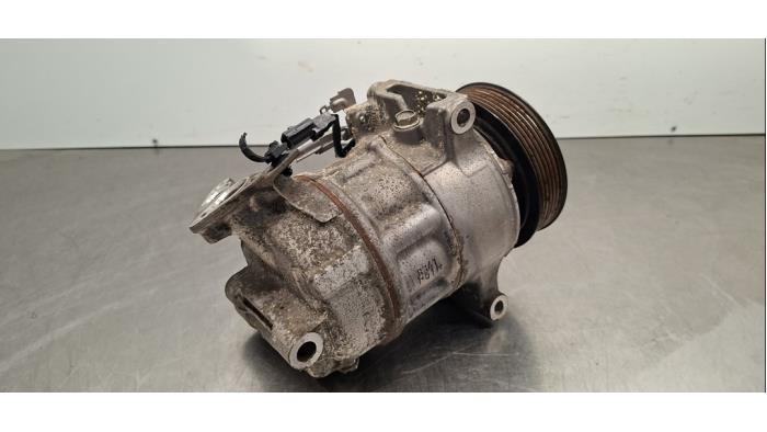 Pompe clim Renault Clio